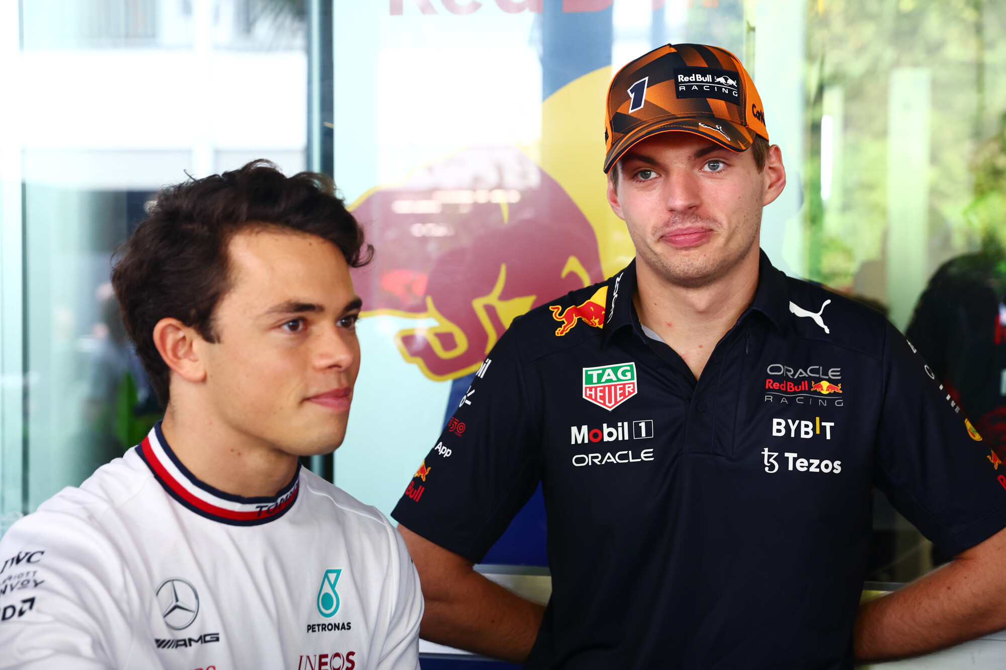 Max Verstappen en Nyck de Vries Singapore