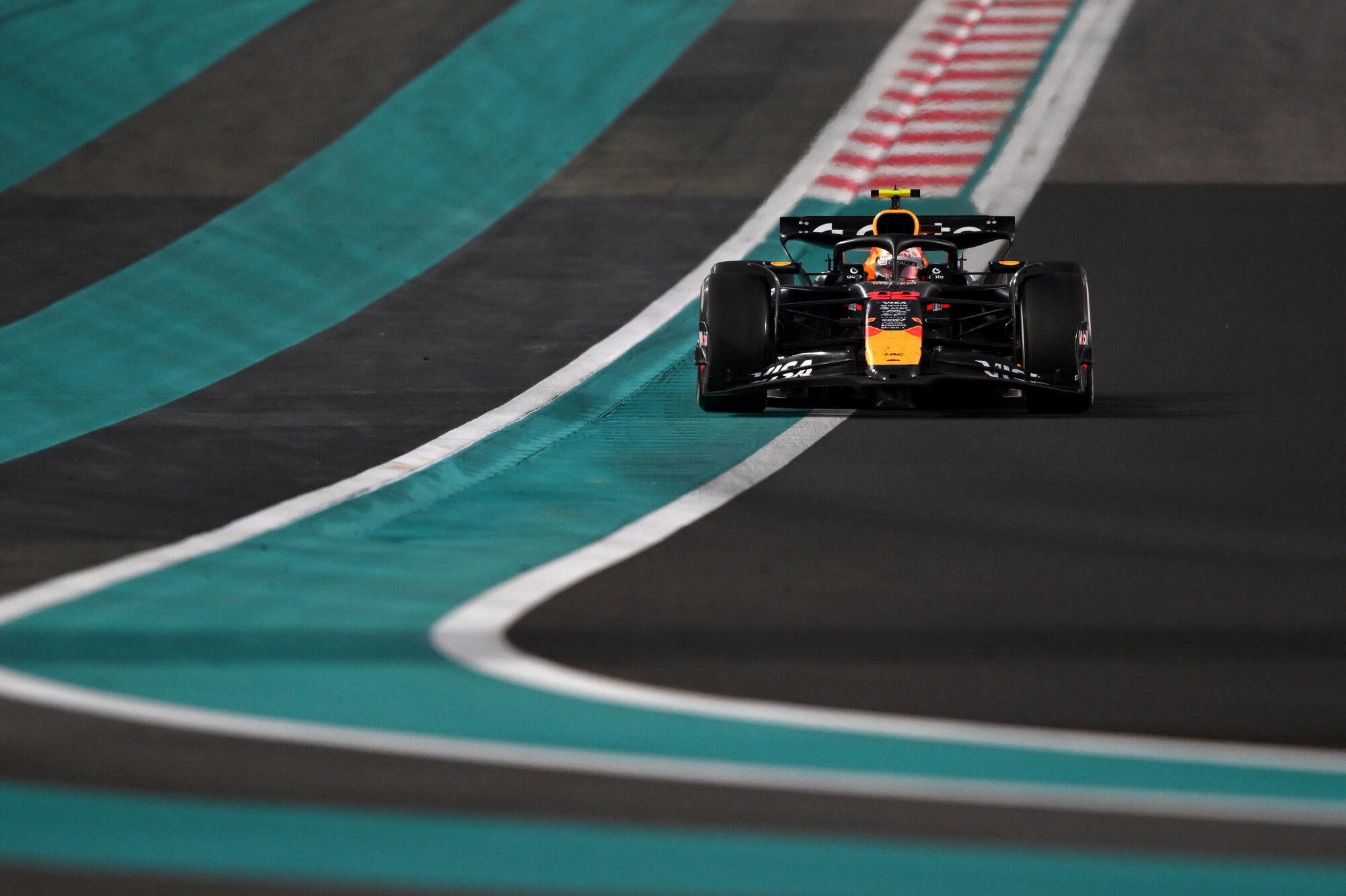 Yuki Tsunoda auto Red Bull race zondag Abu Dhabi 2025