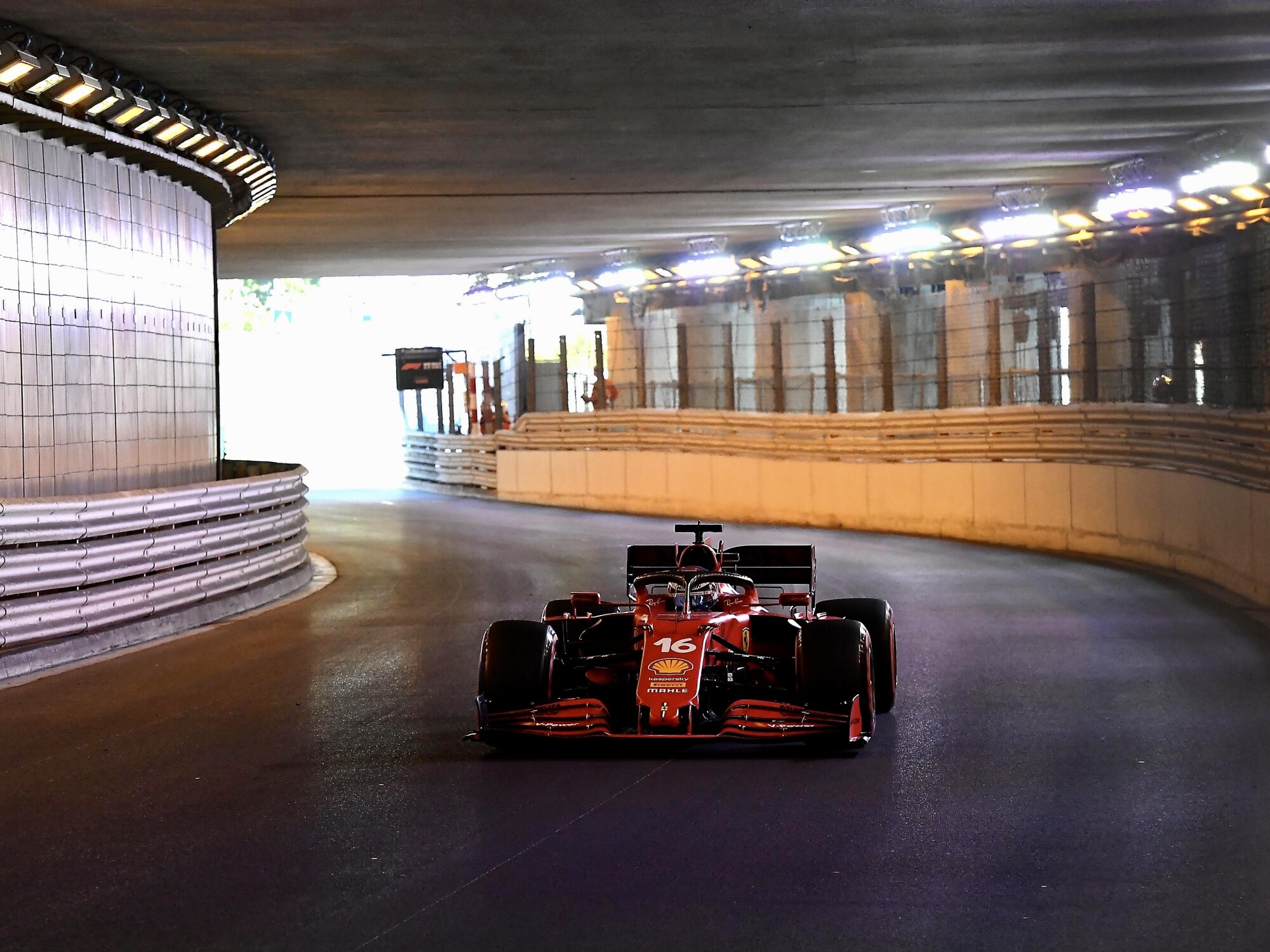 21022-scuderia-ferrari-monaco-gp-free-practice-2