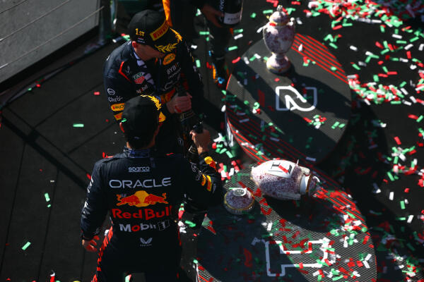Verstappen en Perez podium hongarije 2023