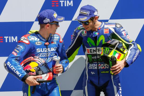 images_2016_MotoGP_05_160521_ITA_Vinales_Rossi_MotoGP