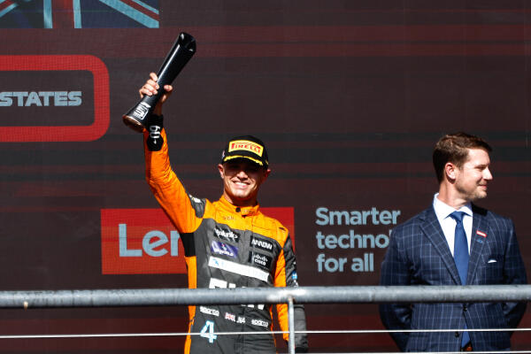 Lando Norris op podium GP Amerika