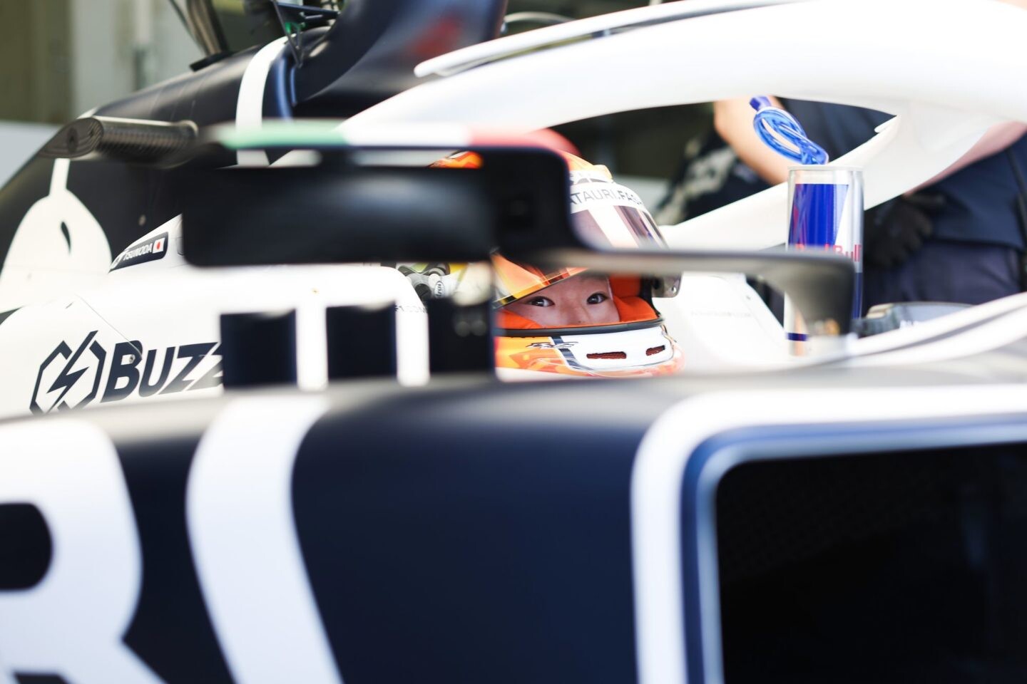 Tsunoda in garage Oostenrijk 2022