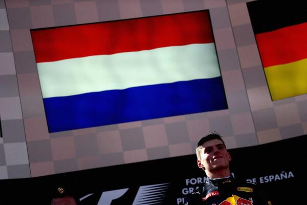 Max_Verstappen_F1_GP_Spanje_2016_NL-vlag