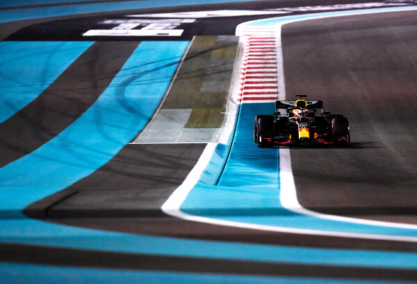 Max-Verstappen-abu-dhabi-vt3