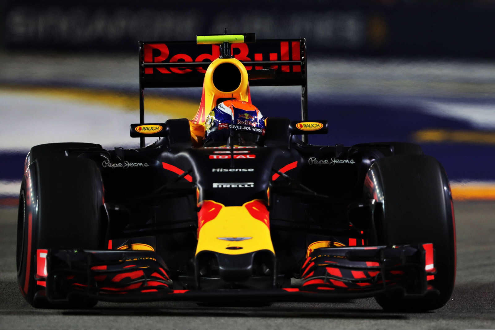 Max_Verstappen_Red_Bull_Racing_F1_Grand_Prix_Singapore_2016_race