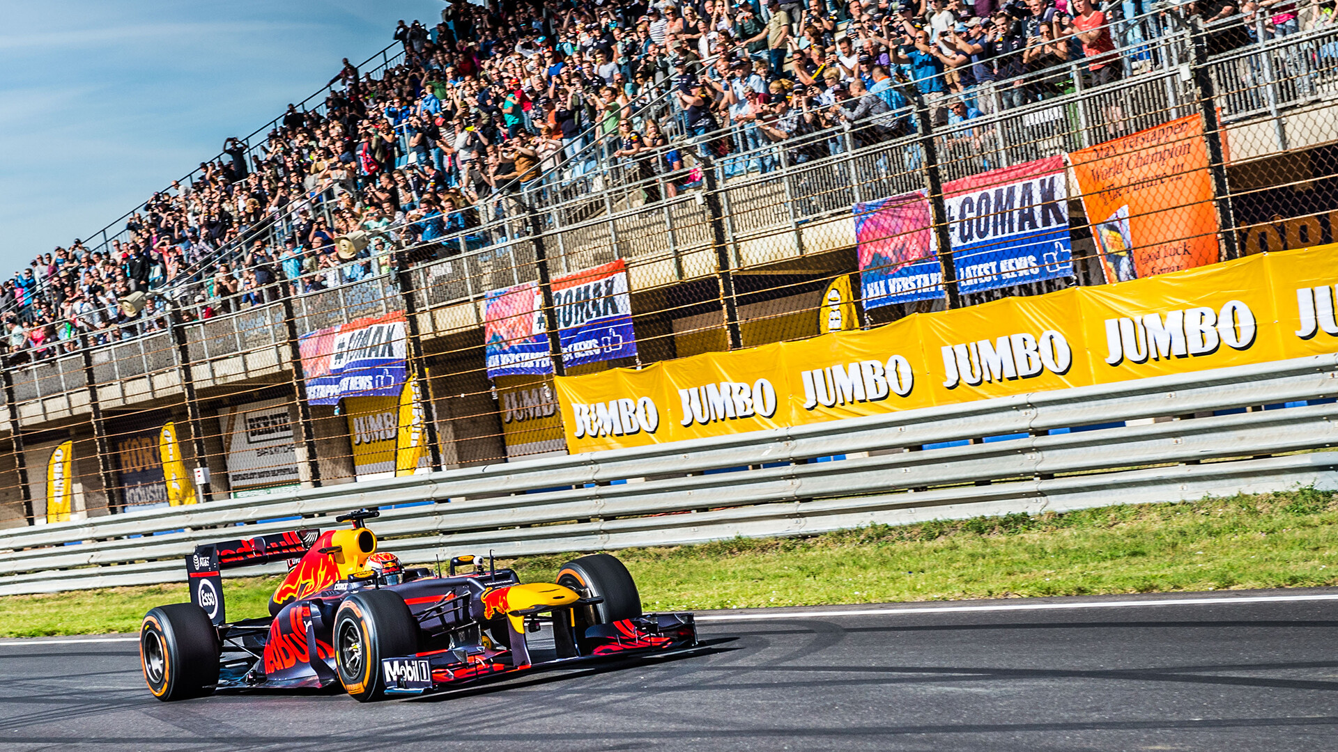 1920x1080-Max-Verstappen-Red-Bull-Racing-Jumbo-Racedagen-Zandvoort