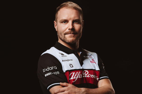Valtteri Bottas officiele teamfoto Alfa Romeo 2022
