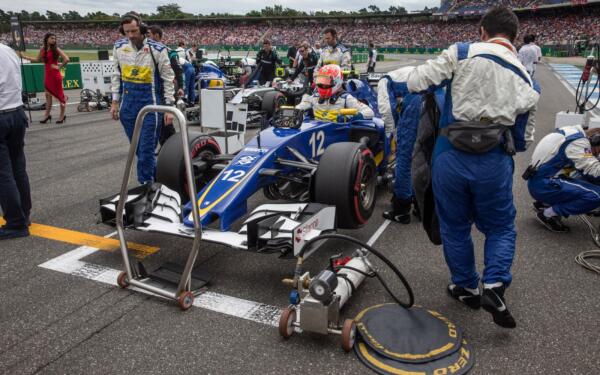 images_2016_F1_08_sauber4