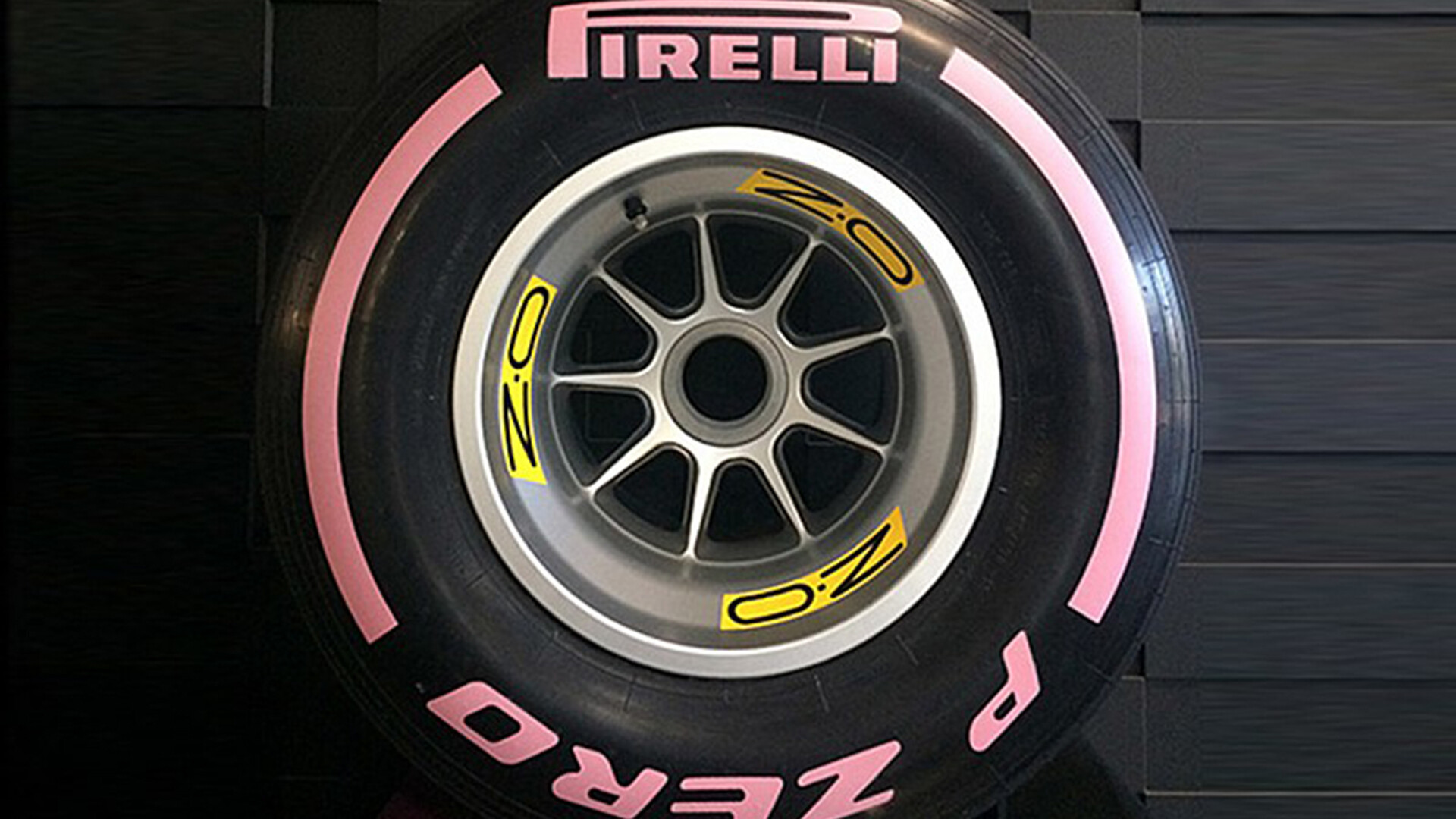 1920x1080-Pirelli-Roze-Ultrasoft-GP-VS-2017