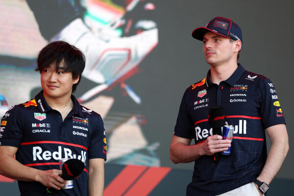 Yuki Tsunoda Max Verstappen podium Barcelona Spanje 2025