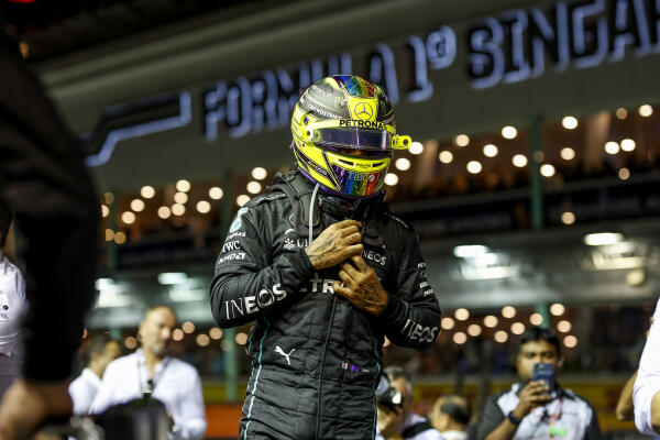 Lewis Hamilton singapore helm