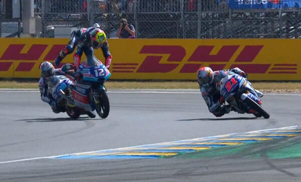 180520_FRA_crash-Bezzecchi-Martin