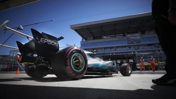 1920x1080-Mercedes-GP-Rusland-2017