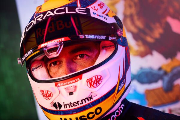 Sergio Pérez KitKat helm