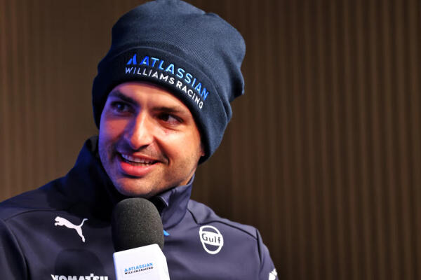 Carlos Sainz launch Williams