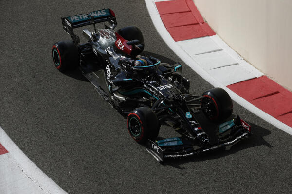 Lewis-Hamilton-mercedes-abu-dhabi-2021