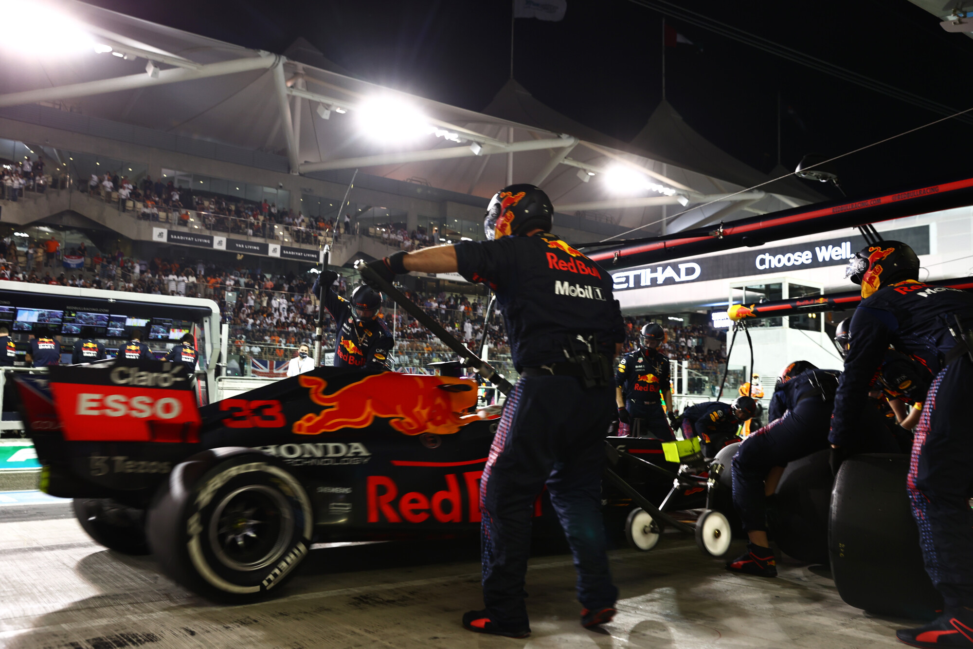 2nd-pitstop-max-verstappen