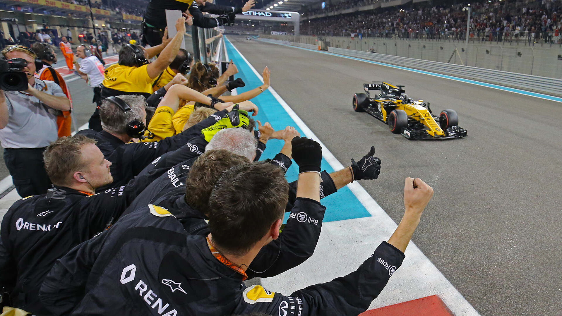 1920x1080-Nico-Hülkenberg-Renault-GP-Abu-Dhabi-2017