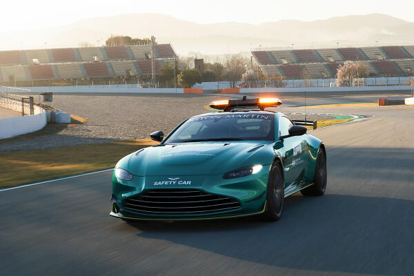 Aston-Martin-Vantage-safety-car-2022jpg
