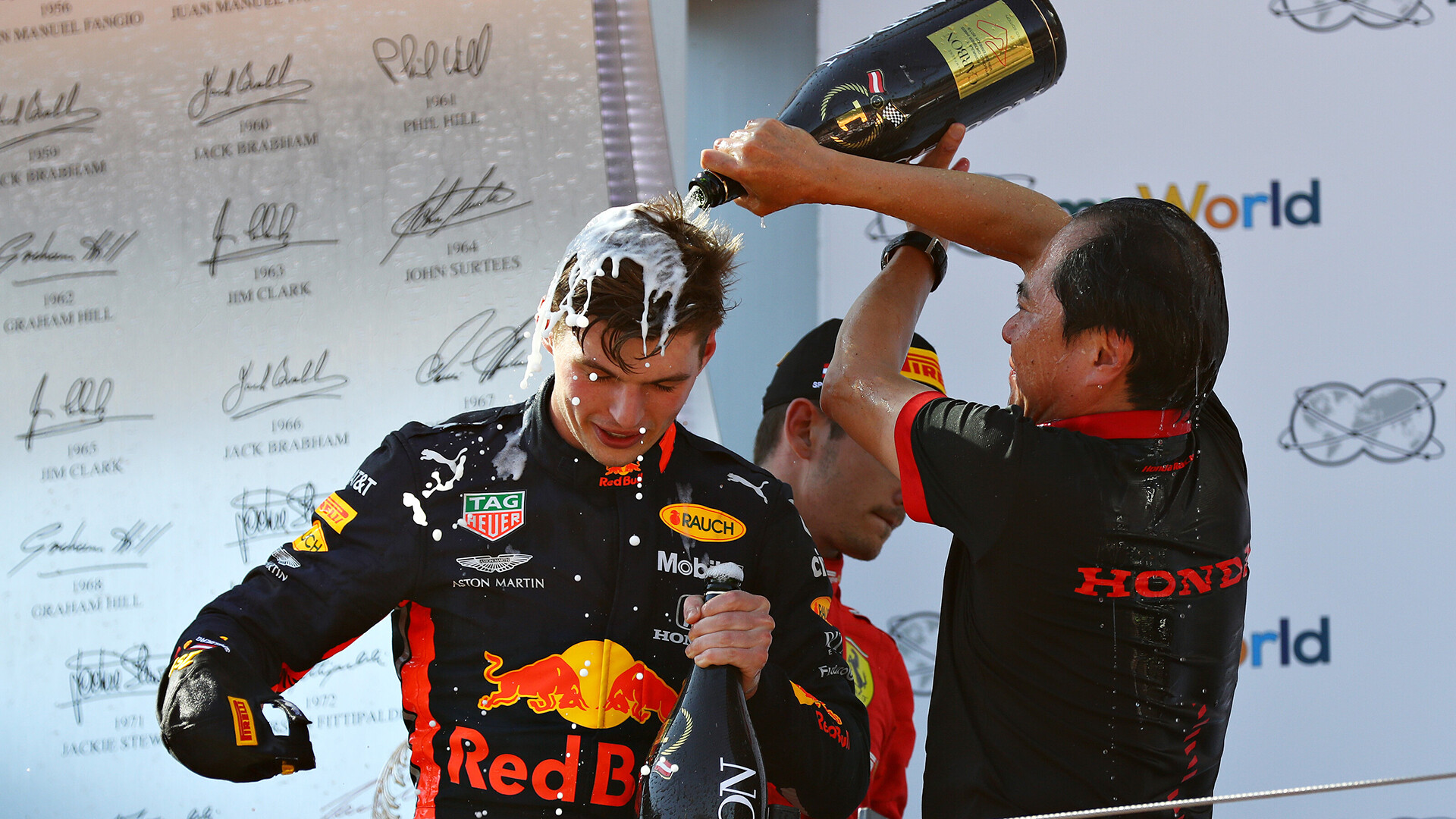 1920x1080-Max-Verstappen-Toyoharu-Tanabe-Red-Bull-Racing-Honda-GP-Oostenrijk-2019