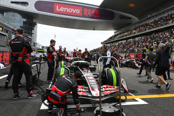Haas start China
