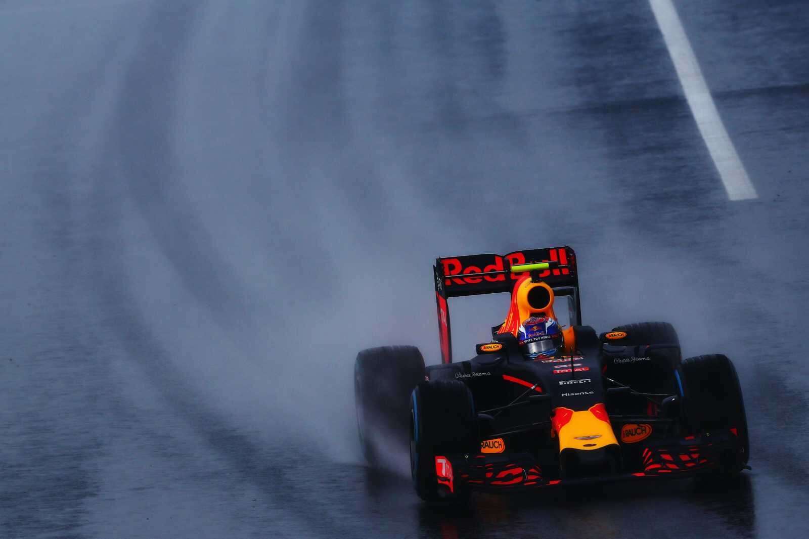 Max_Verstappen_Red_Bull_Racing_F1_Grand_Prix_Hongarije_2016_Q