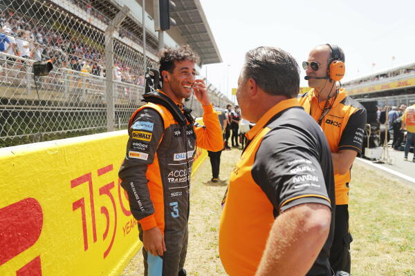 daniel ricciardo zak brown grid spanje
