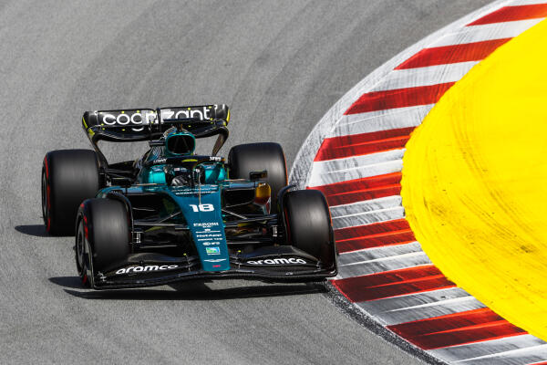 Lance Stroll op de baan tijdens kwalificatie Spanje 2022