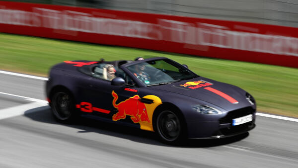 1920x1080-Aston-Martin-Daniel-Ricciardo