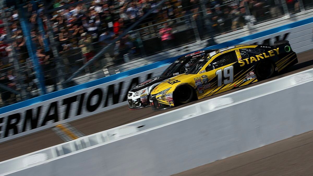 NASCAR-Harvick-Edwards-finish-Phoenix_13032016