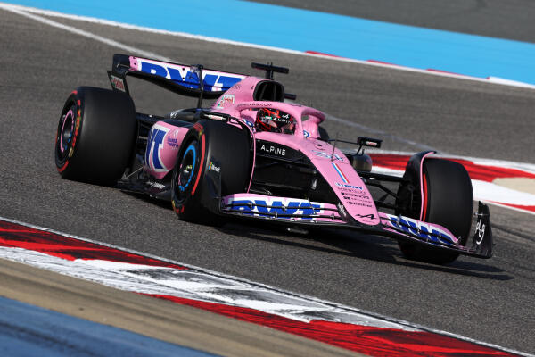 Esteban Ocon in auto Bahrein 2023