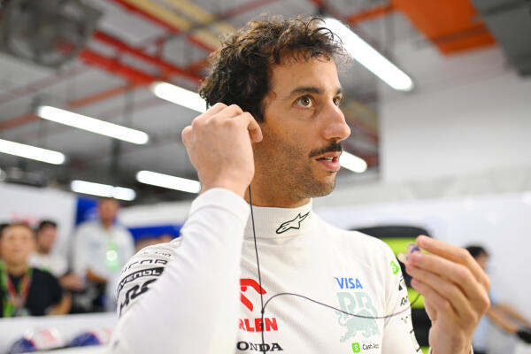 Daniel Ricciardo oortjes garage zondag Singapore 2024