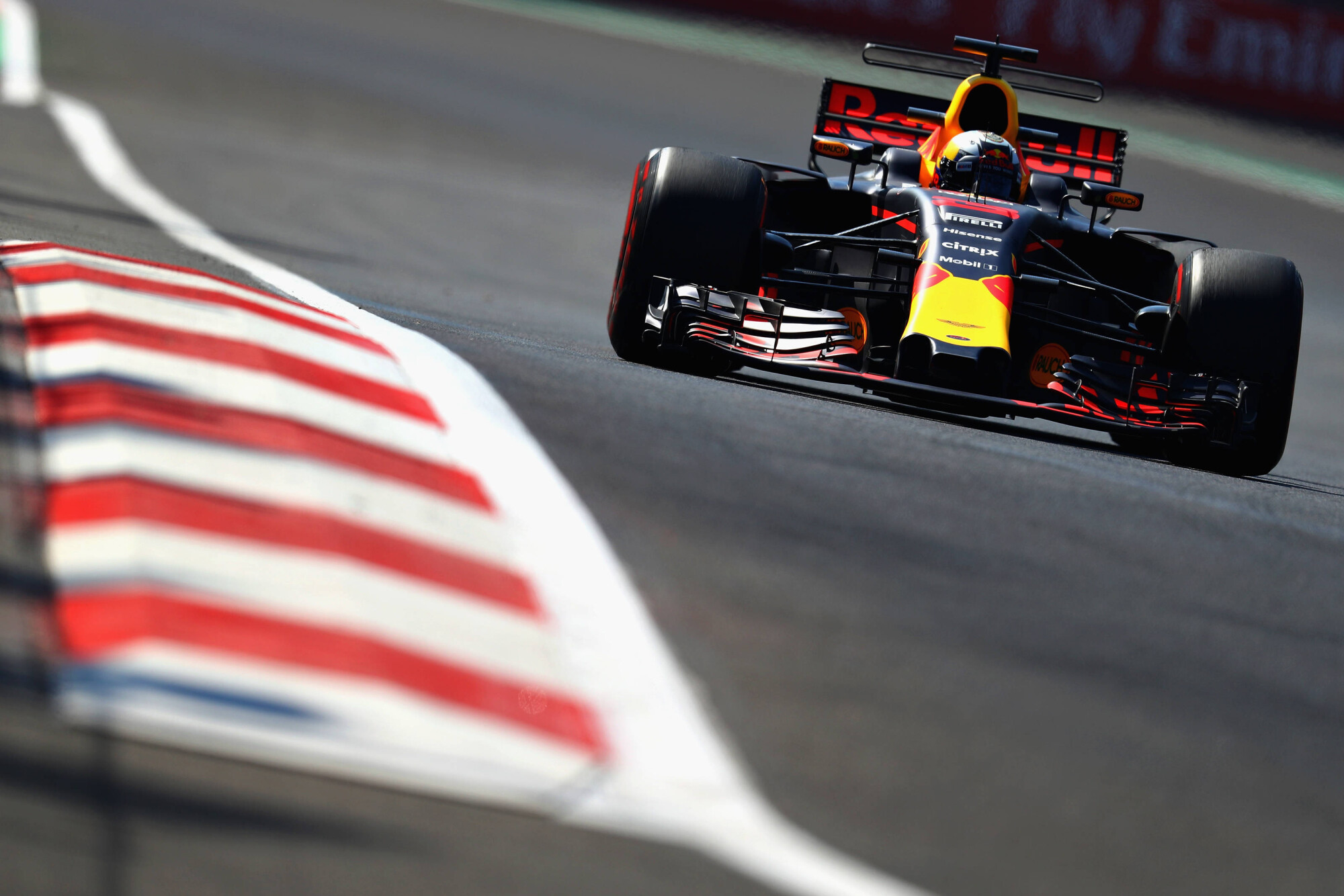 P-20171027-01300_news