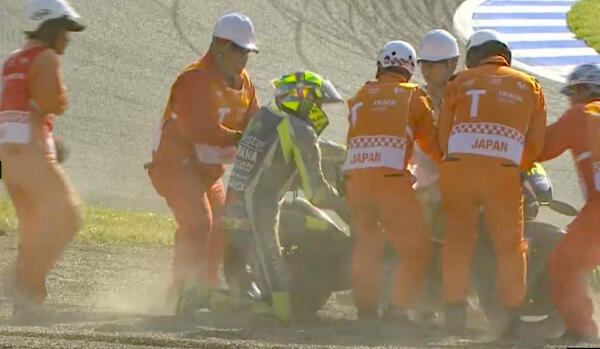 images_2016_MotoGP_10_161016_Jap_crash-rossi