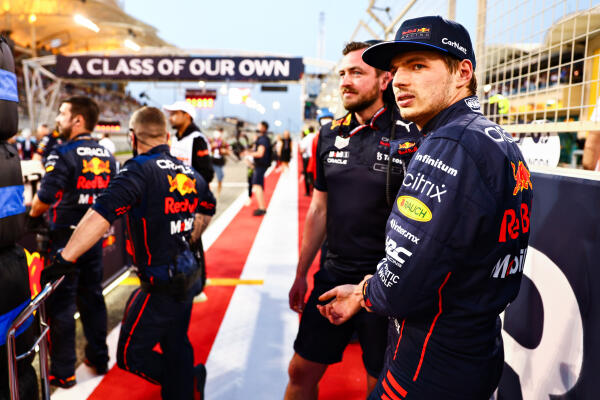Max Verstappen op de grid voor de Grand Prix van Bahrein 2022