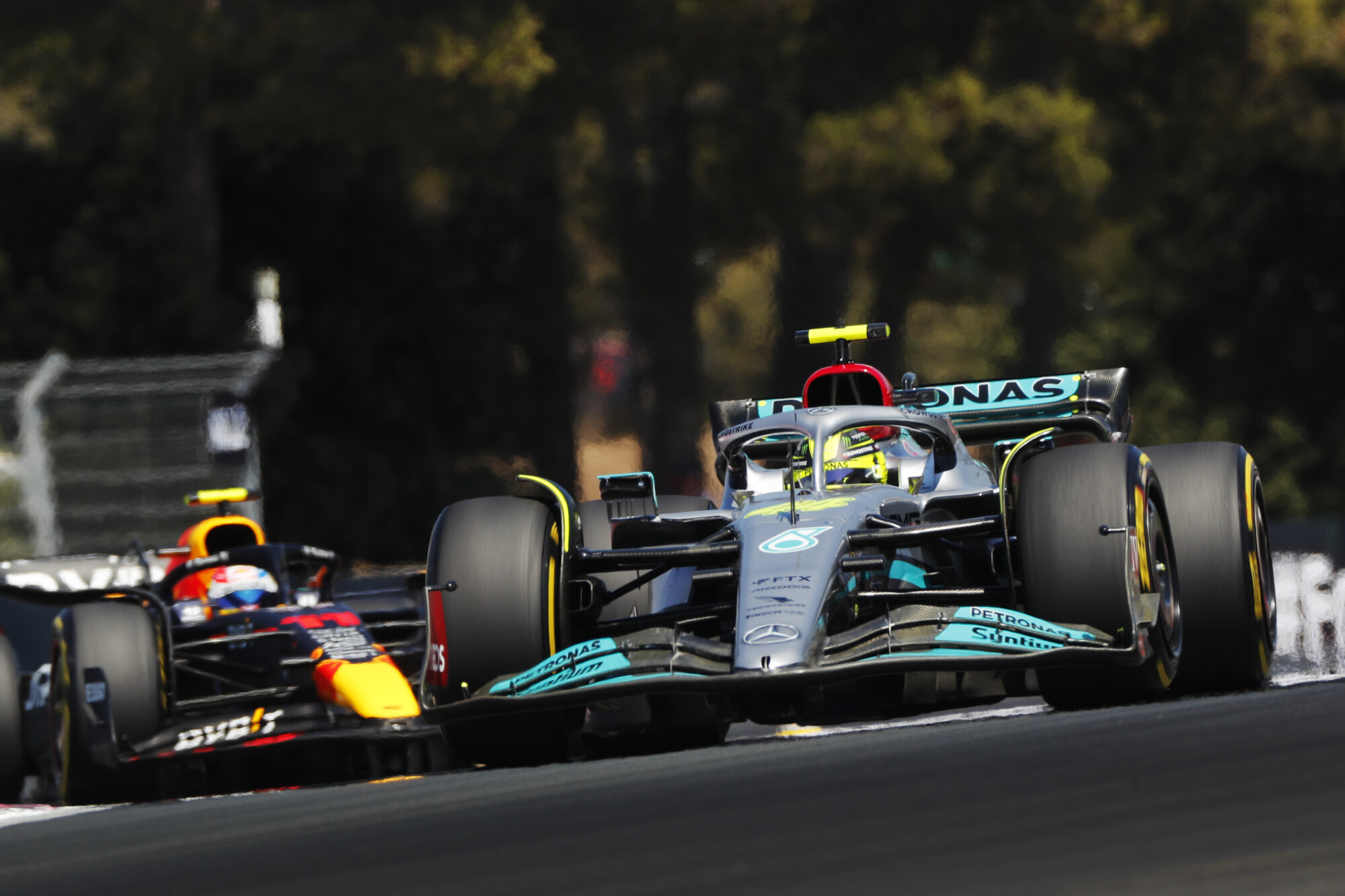 Hamilton voor Perez - rijdend - Frankrijk 2022