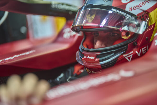 220029-scuderia-ferrari-singapore-gp-free-practice-gallery