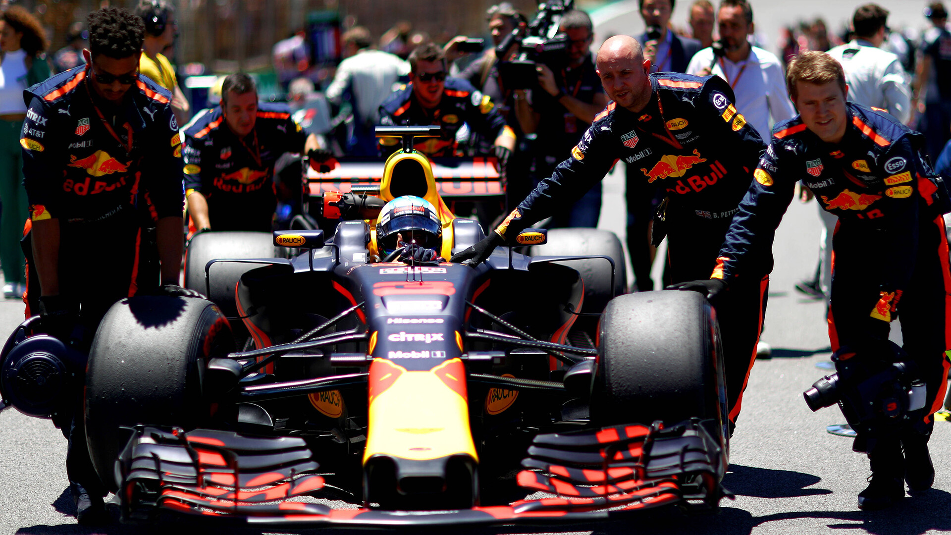 1920x1080-Daniel-Ricciardo-Red-Bull-Racing-GP-Brazilië-2017