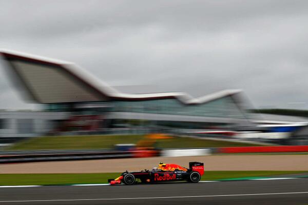 Max_Verstappen_Red_Bull_Racing_F1_GP_Groot-Brittannie_2016_t1