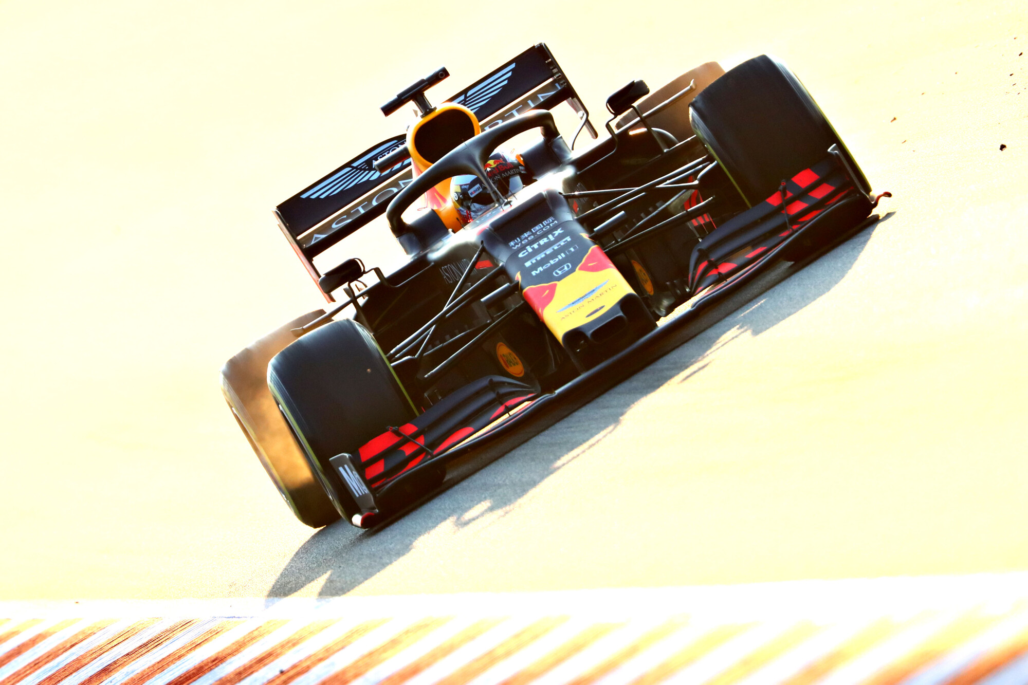 AP-1YGFPEYMW2111_hires_jpeg_24bit_rgb