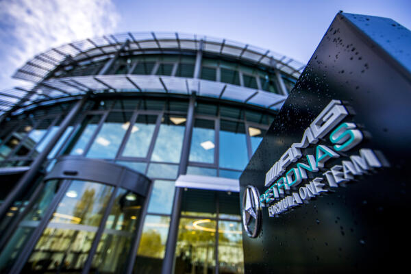 Mercedes-AMG-petronas-f1-team