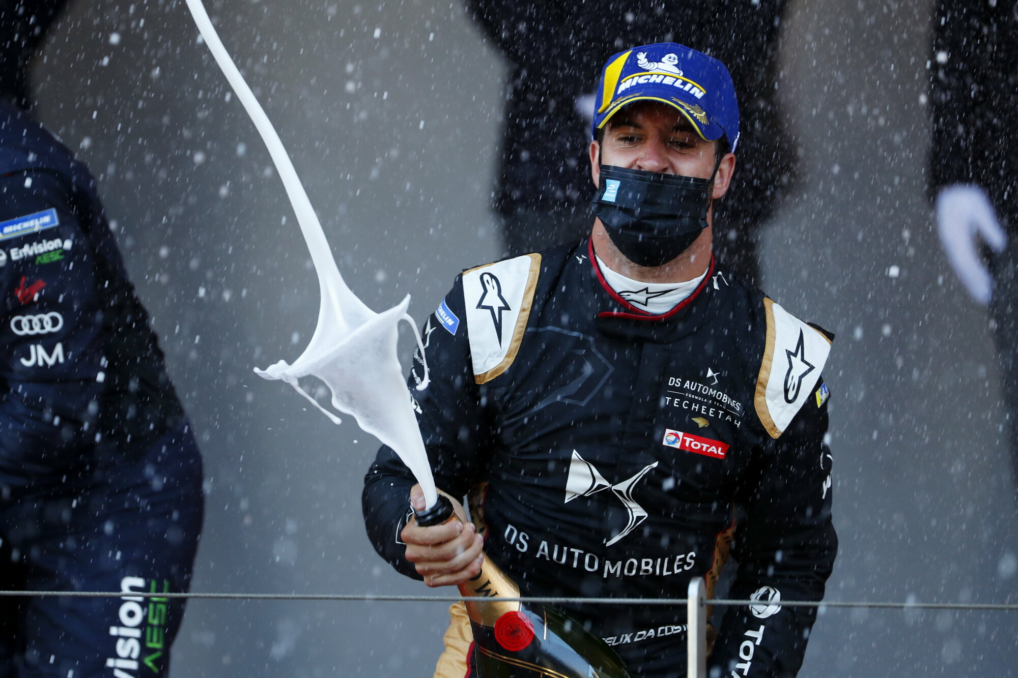 2-EPS707_150642_J6I0382