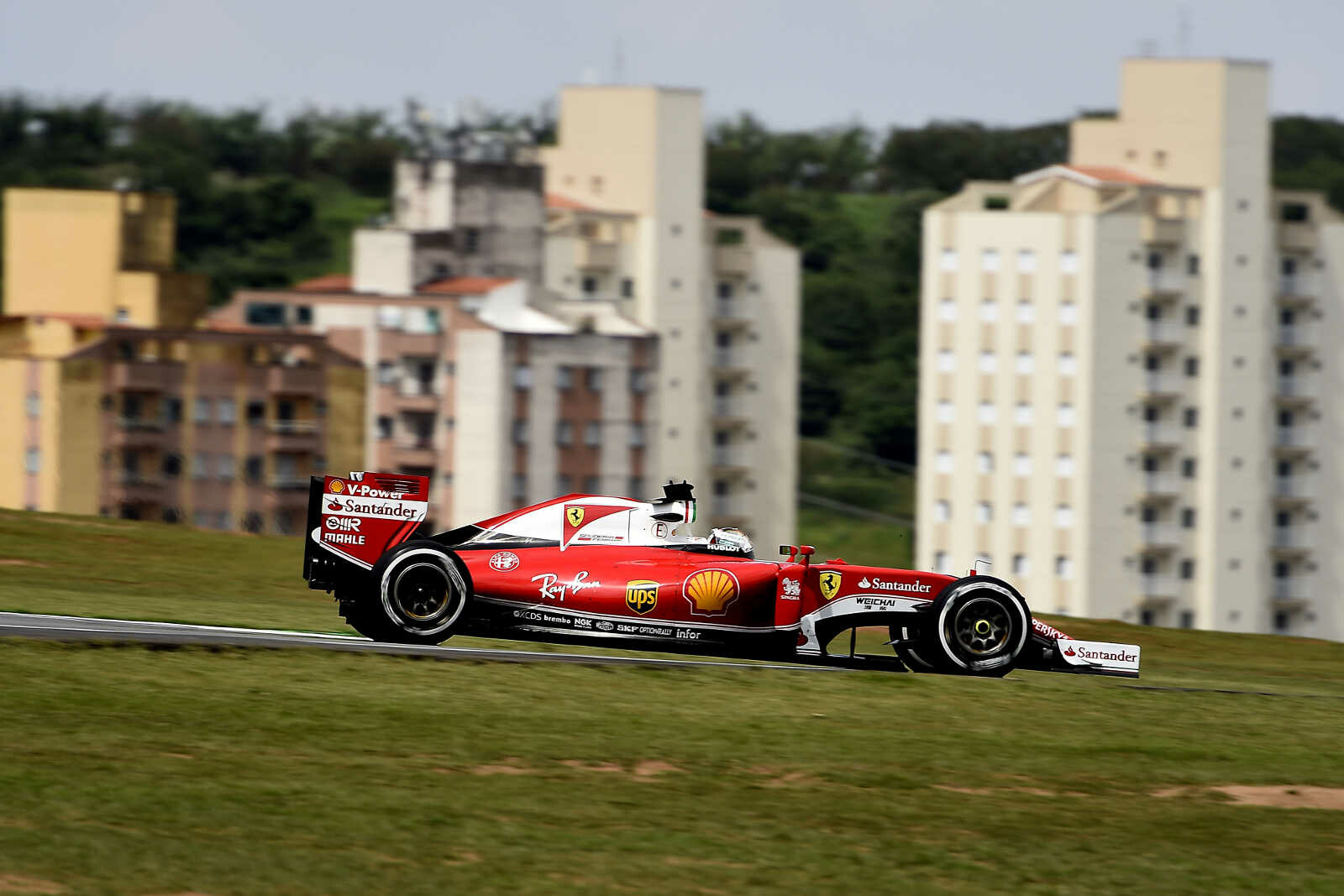 Sebastian_Vettel_Ferrari_F1_Grand_Prix_Brazilie_2016
