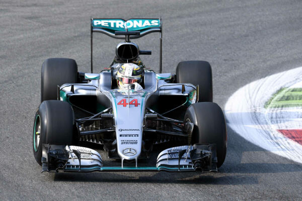 Lewis_Hamilton_Mercedes_AMG_F1_Grand_Prix_Italie_2016_Q