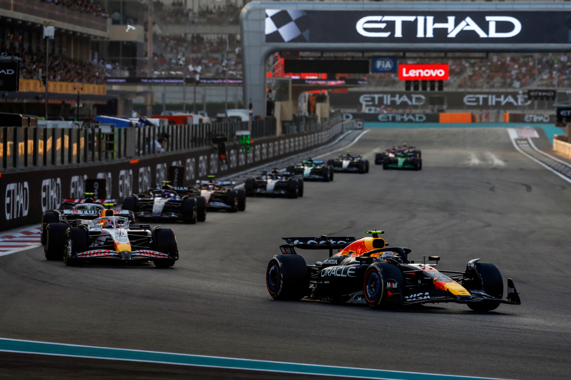 Start van de F1 Grand Prix van Abu Dhabi 2025