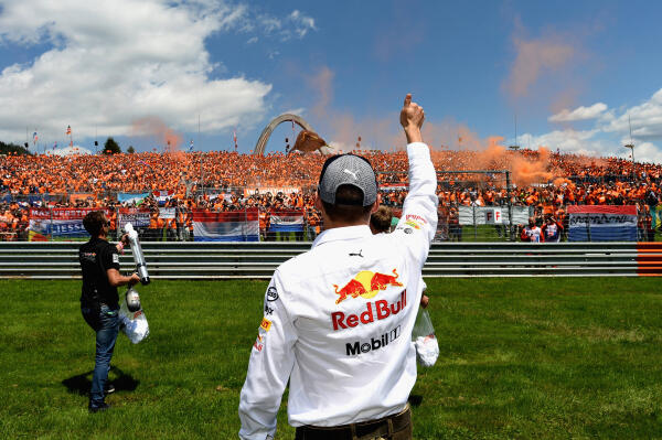 AP-1W53GREDD2111_news