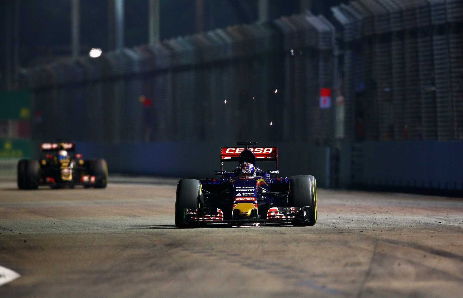 Max_Verstappen_Scuderia_Toro_Rosso_GP_Singapore_2015__race
