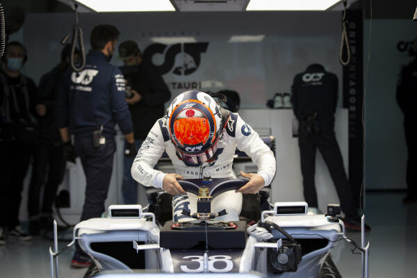 SI202011040581_hires_jpeg_24bit_rgb