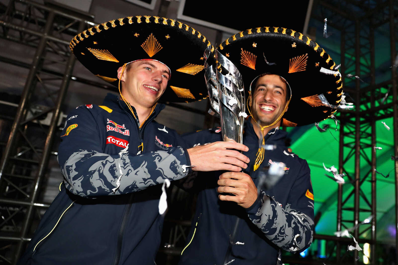 images_2016_F1_12_Max_Verstappen_Daniel_Ricciardo_Red_Bull_Racing_F1_Grand_Prix_Mexico_2016